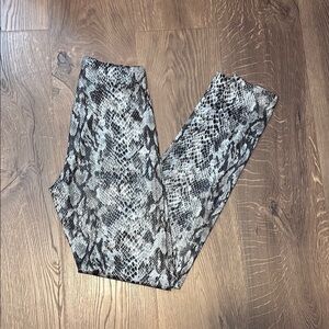 Snake print leggings